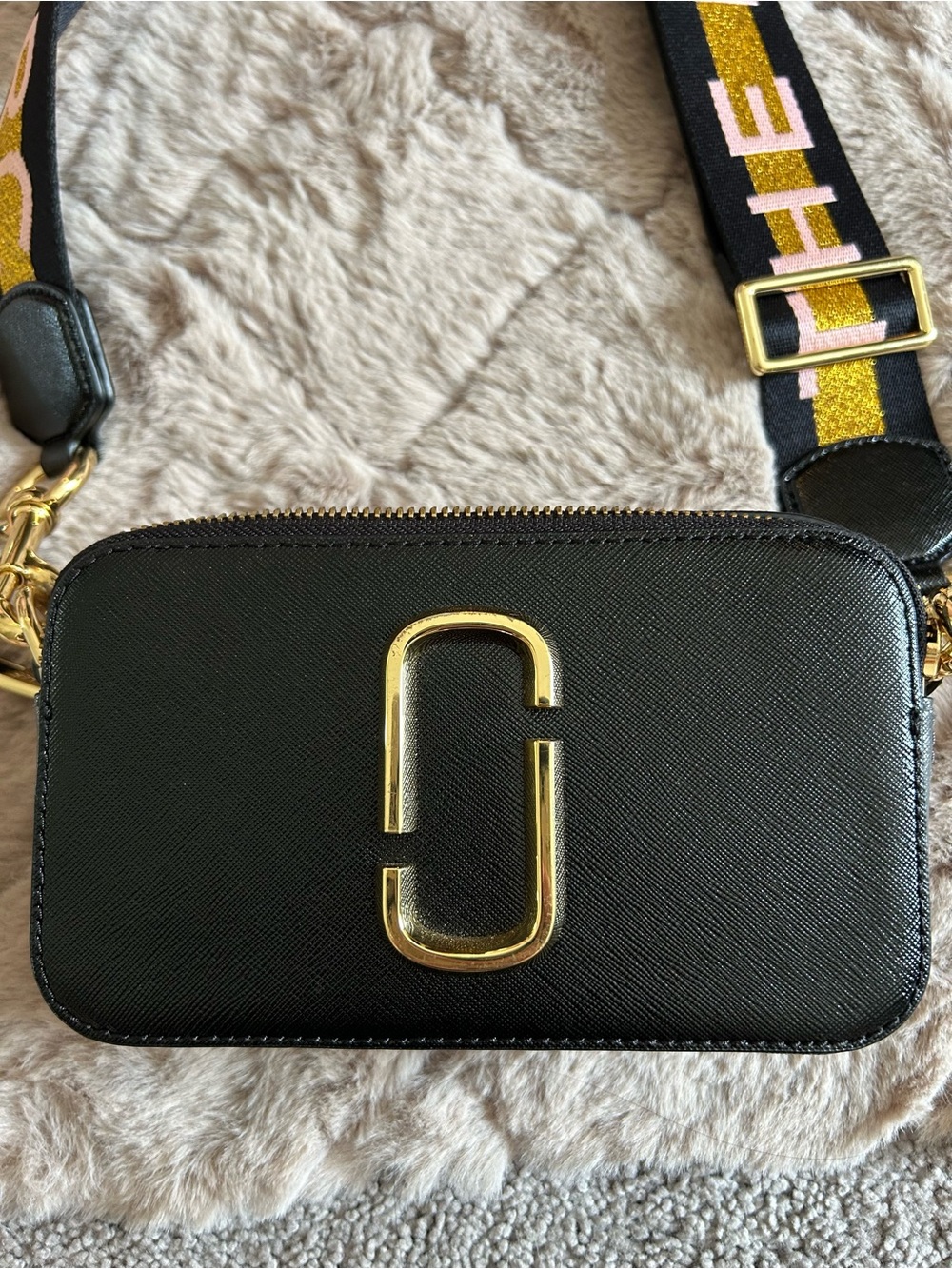 Marc Jacobs Black SnapshotCrossbody Camera Bag with Gold Hardware and Logo Strap - Picture 6 of 16